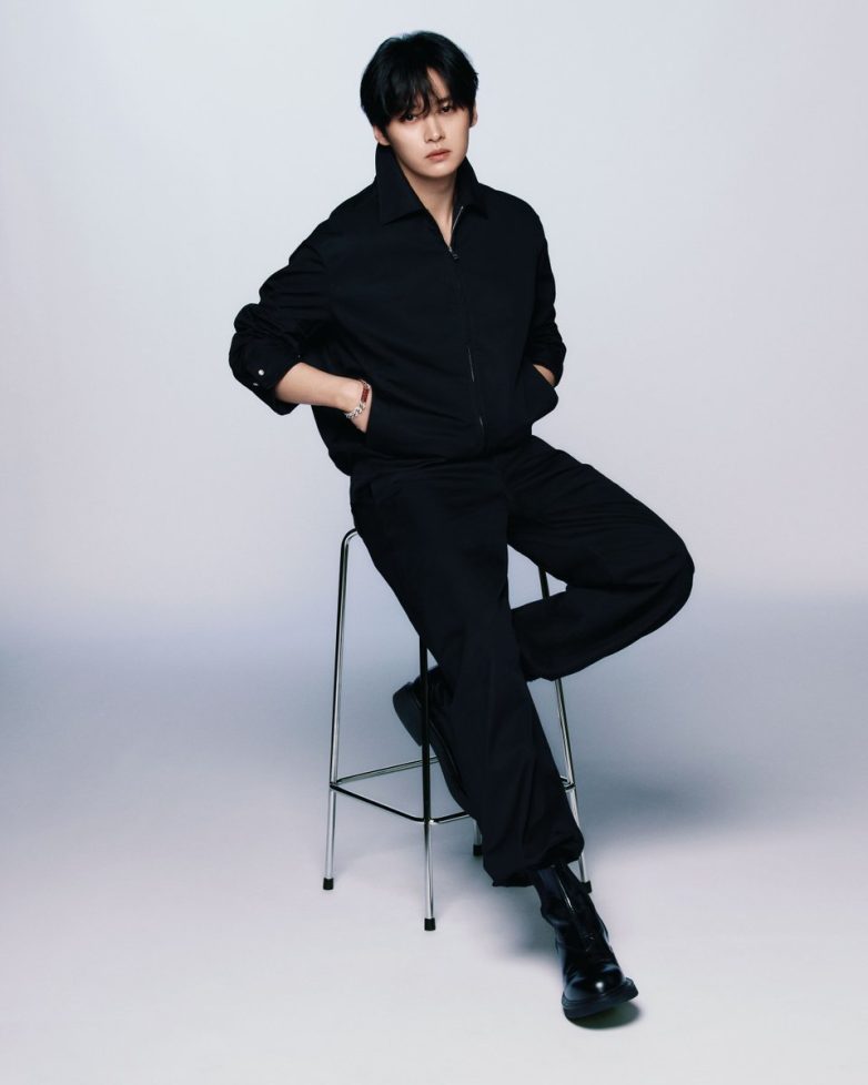 Gucci's Shocking Choice: Stray Kids' LeeKnow Sparks Controversy!  Gucci brand ambassador, Stray Kids Lee Know, luxury fashion collaboration