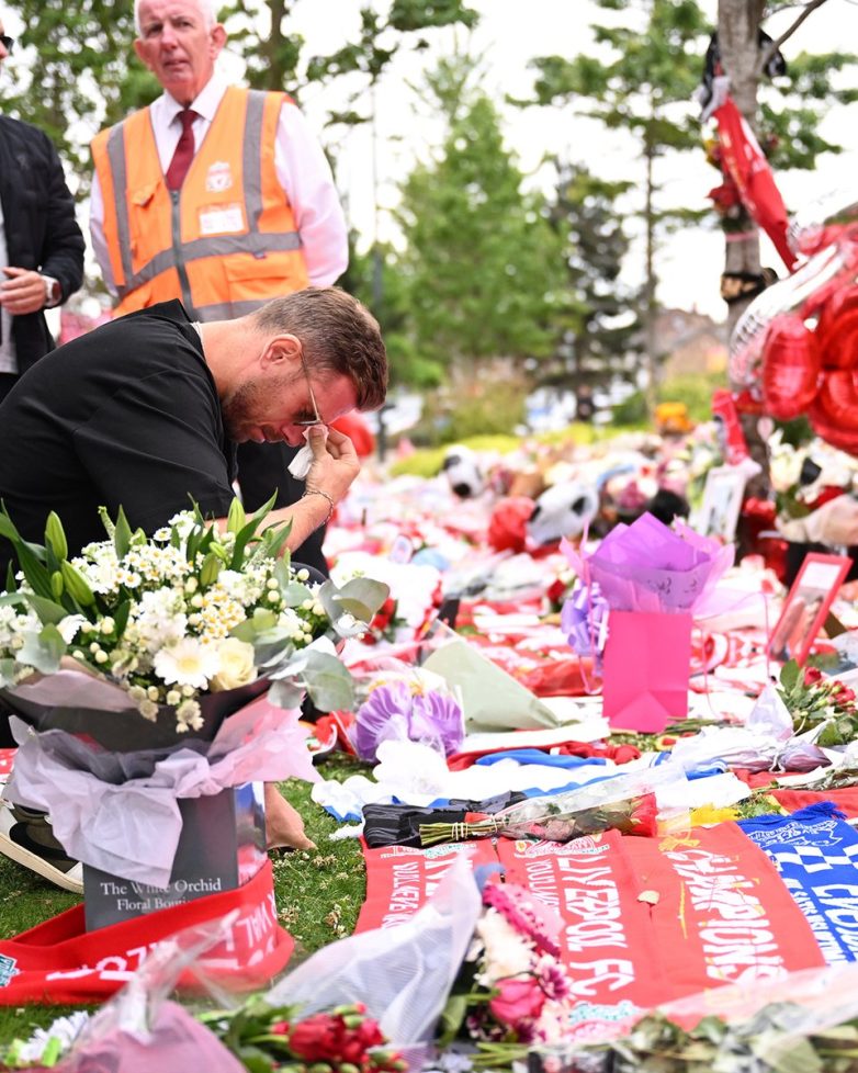 Henderson's Heartfelt Tribute Sparks Controversy at Anfield! Jordan Henderson tribute Anfield, Diogo Jota friendship football, former teammates emotional visit